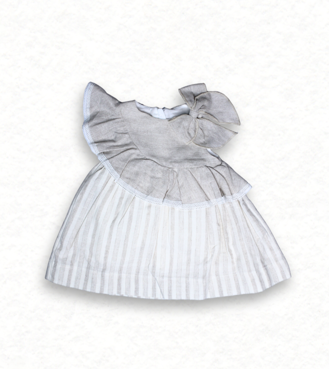Baby Girl Ruffle Dress with Bow – Sweetness in Every Detail