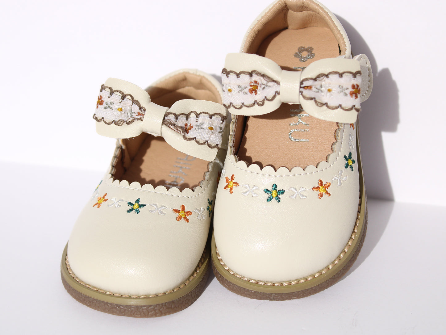 Floral Embroidered Mary Jane Shoes